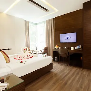 Queen Ann Hotel 3*