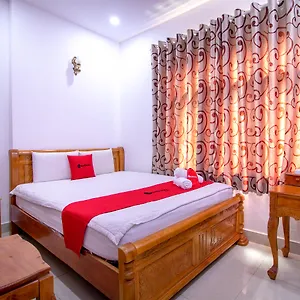 Hotel Reddoorz Near Phan Xich Long 3*