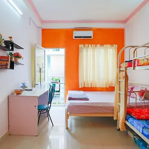 Color House Hostel *