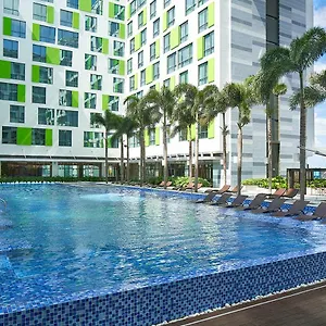 Отель & Saigon Airport By Ihg 5*