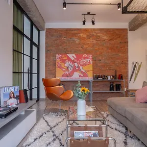 Cool Urban Oasis Near Downtown By Circadian Apartment