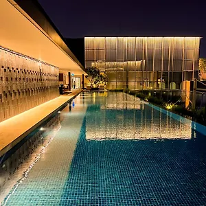 Marq Luxury 25 Gym Center, Infinity Pool Apartment *