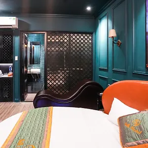 Hotel Silk Near Tan Son Nhat Airport 3*