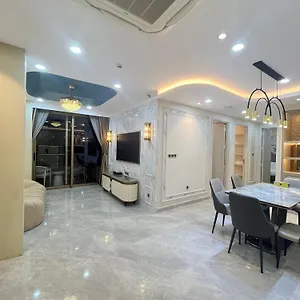 Midtown The Peak Apartment *