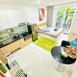 Spacious & Modern Balcony 1br With Desk