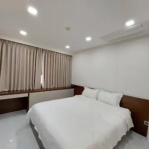 Ho Cao Cap San Bay Tsn 1 Ho Chi Minh City