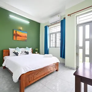 Montana & Aparment Saigon Airport Aparthotel *