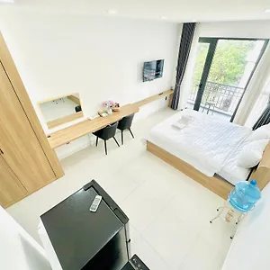 302 Modern With Balcony & Kitchen Apartment
