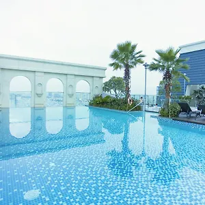 Ami Splendid Rooftop Pool