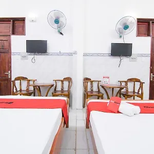 Reddoorz Hoang Tuan Hotel