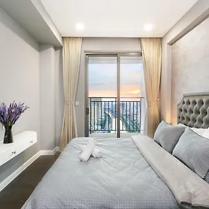 Apartment 2brs View Free Infinity Pool In The Heart Hcm