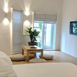 Circadian Japanese In Downtown Apartment *