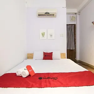 Hotel Reddoorz Near Bui Vien Walking Street 2 Ho Chi Minh City