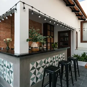 Triple E House Apartment *