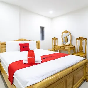 Reddoorz Near Saigon Train Station 3 Hotel