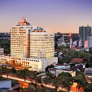 Sofitel Saigon Plaza 5*